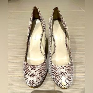 Banana Republic Snake Skin Pump sz 8